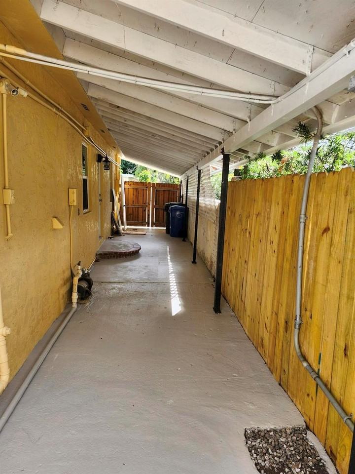 953 Ne 34th St - Photo 7 of 8