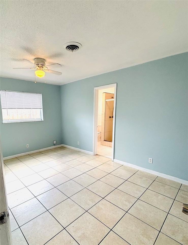 2671 Nw 65th Ave #1-2 - Photo 6 of 8