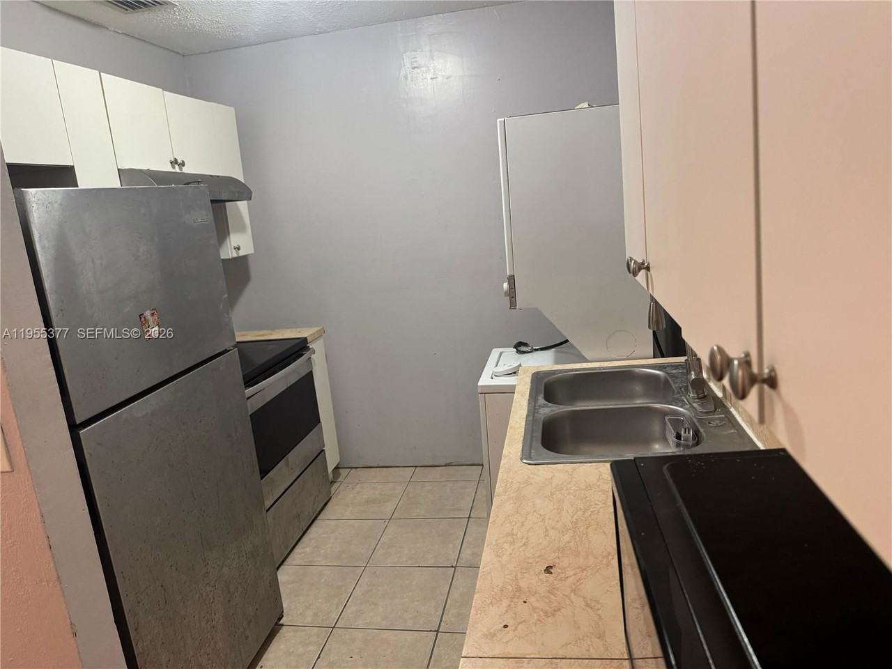 2500 Nw 9th Ct - Photo 3 of 8