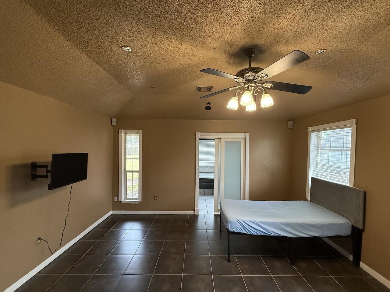 Horace St - Photo 7 of 8