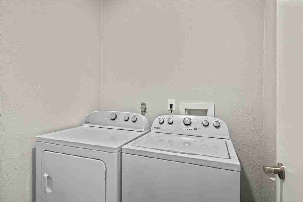 El Sendero St - Photo 2 of 20