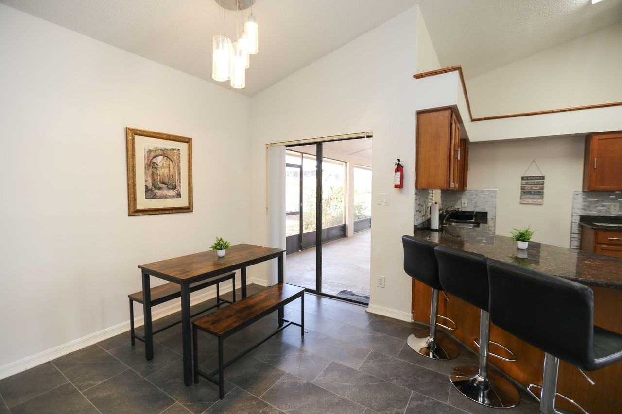 Trumbull St - Photo 3 of 23