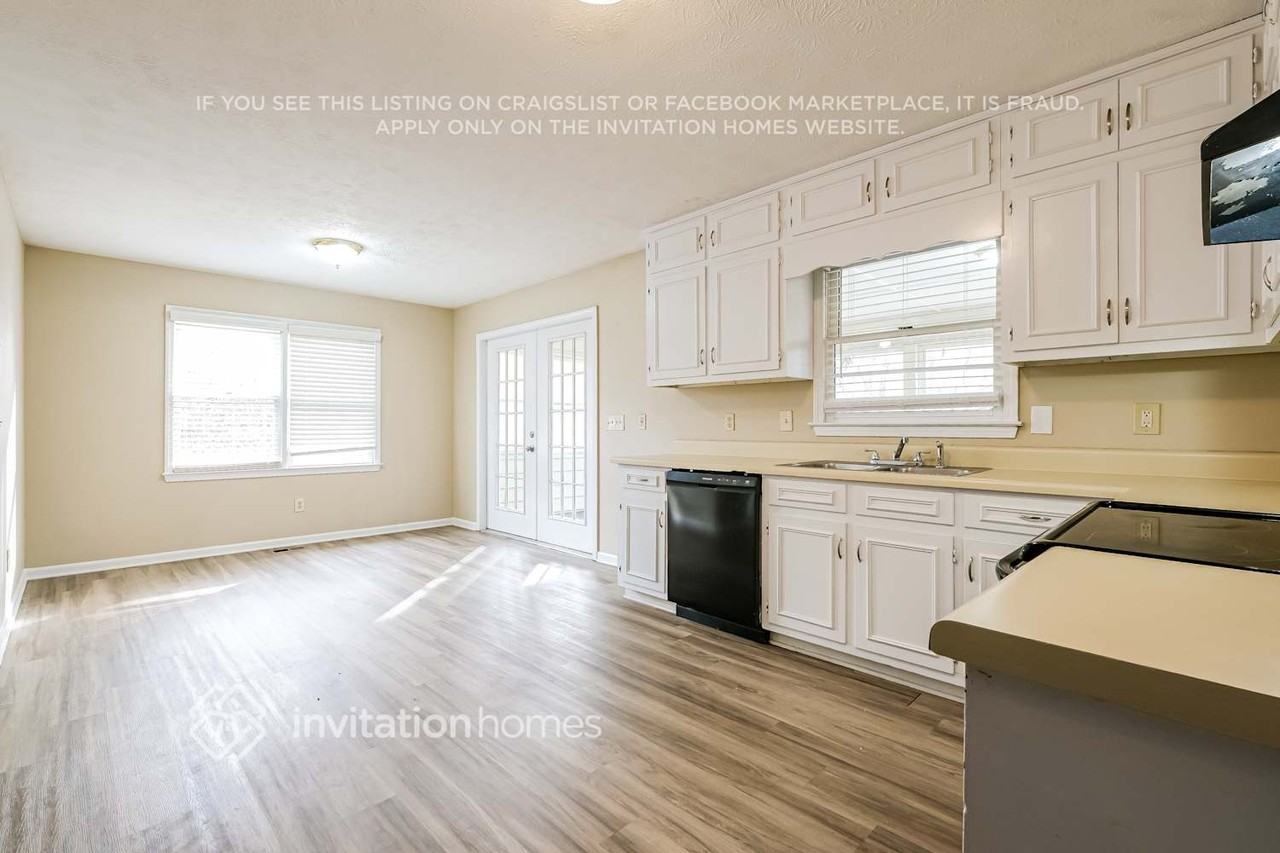 3915 Summit Chase - Photo 7 of 18