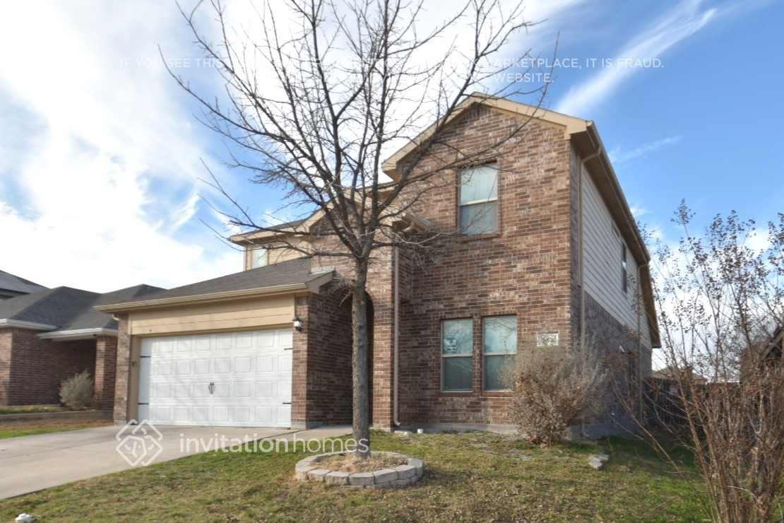 652 Creekview Dr - Photo 2 of 24