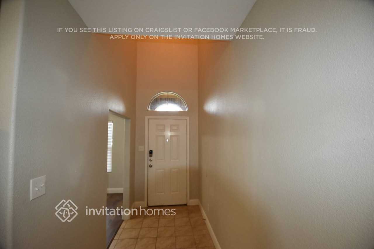 652 Creekview Dr - Photo 3 of 24