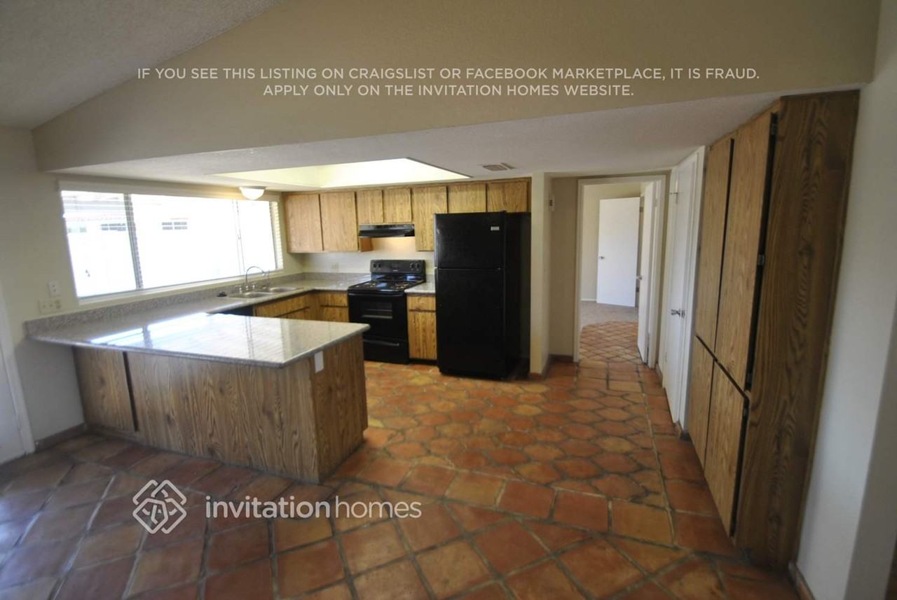 11010 W Calle Del Sol - Photo 4 of 12