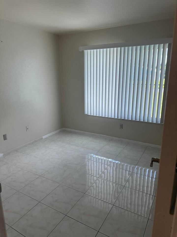 1592 Se Burning Ct - Photo 7 of 24