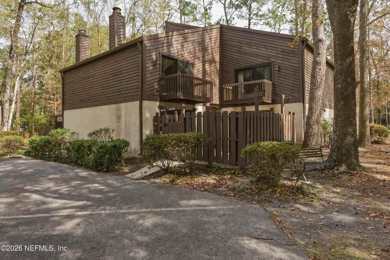 10407 Big Tree Cir W - Photo 2 of 27