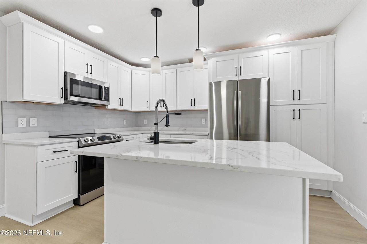 10407 Big Tree Cir W - Photo 3 of 27