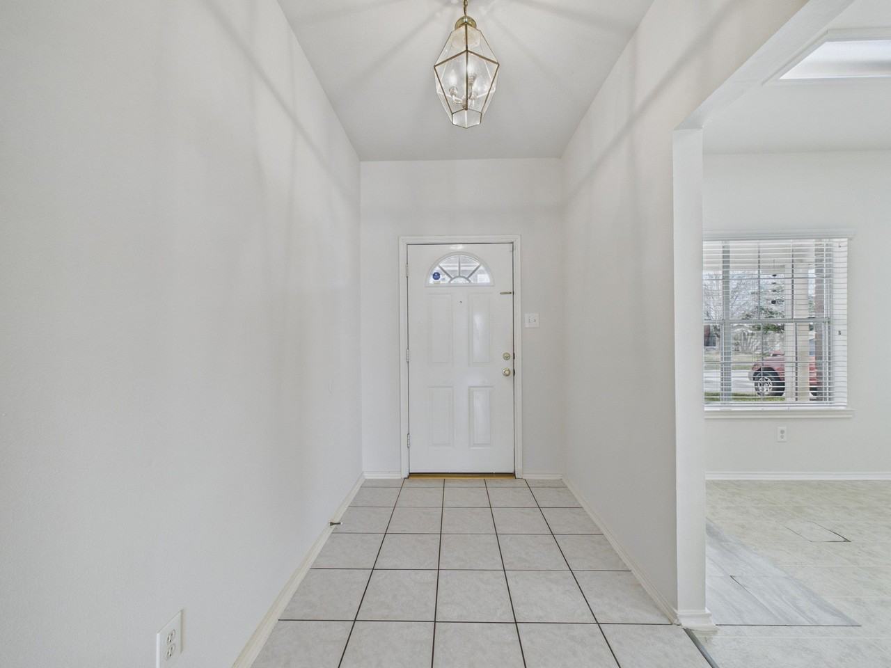 1151 Andover Dr - Photo 4 of 33