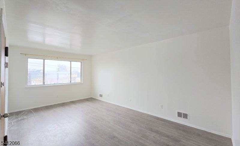 619 Sussex St - Photo 2 of 15