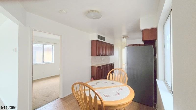 619 Sussex St - Photo 4 of 15