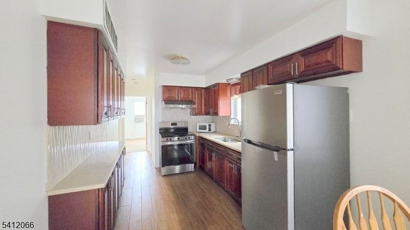 619 Sussex St - Photo 5 of 15