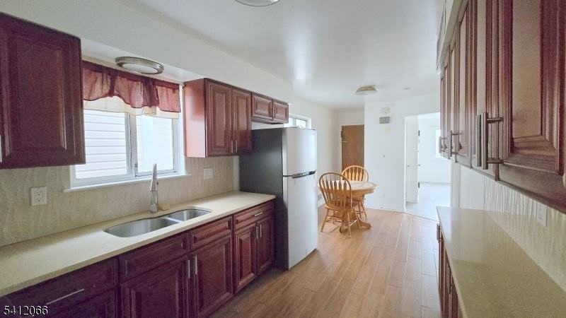 619 Sussex St - Photo 6 of 15