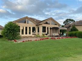 featured image of 17 W Augusta Ct