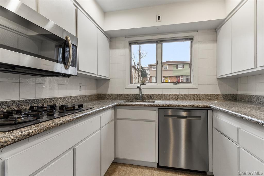 6 Regina Pl - Photo 6 of 11