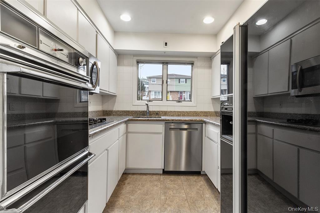 6 Regina Pl - Photo 7 of 11