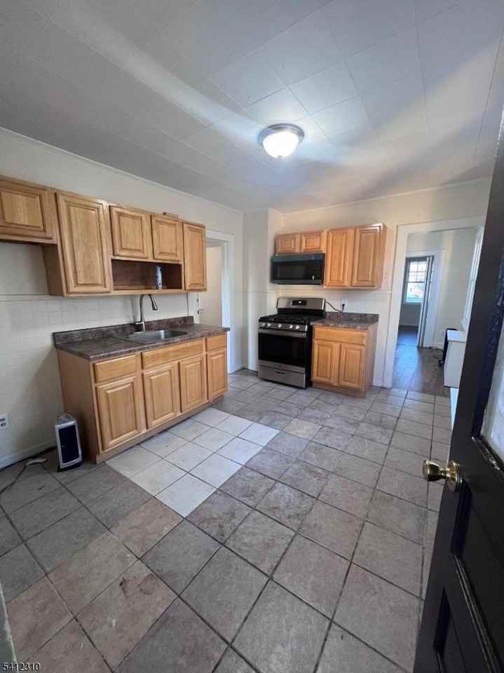 722 Roselle St - Photo 7 of 14