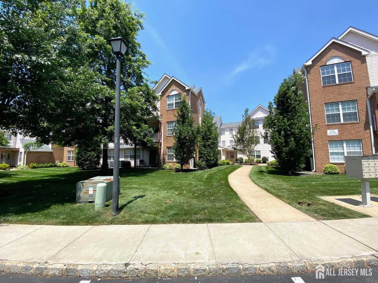 420 Plymouth Rd - Photo 2 of 16