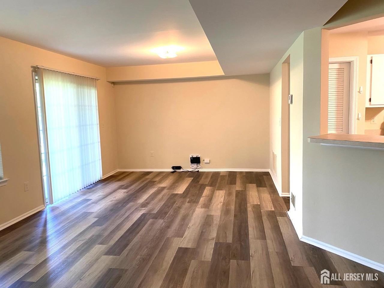 420 Plymouth Rd - Photo 5 of 16