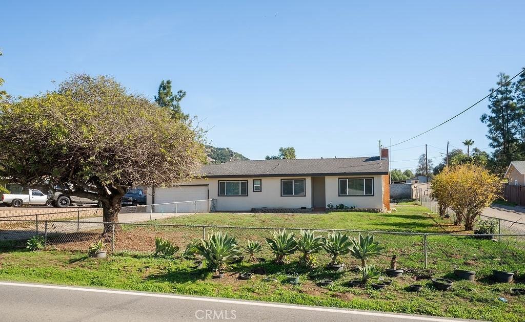 1548 S Citrus Ave - Photo 2 of 42