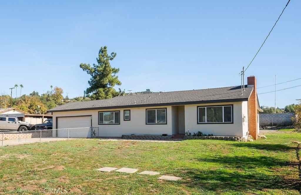 1548 S Citrus Ave - Photo 4 of 42