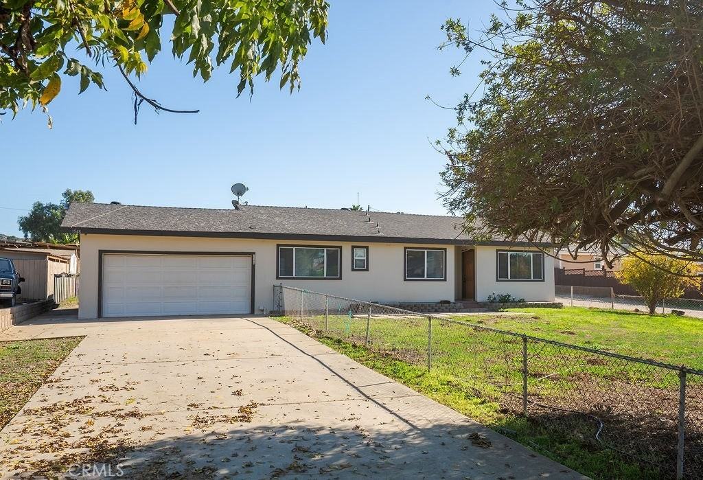 1548 S Citrus Ave - Photo 5 of 42