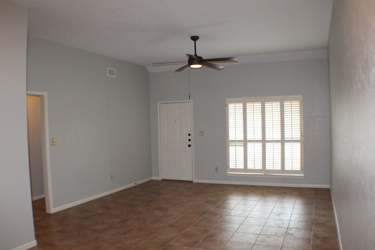 7936 Pecan Dr - Photo 3 of 20