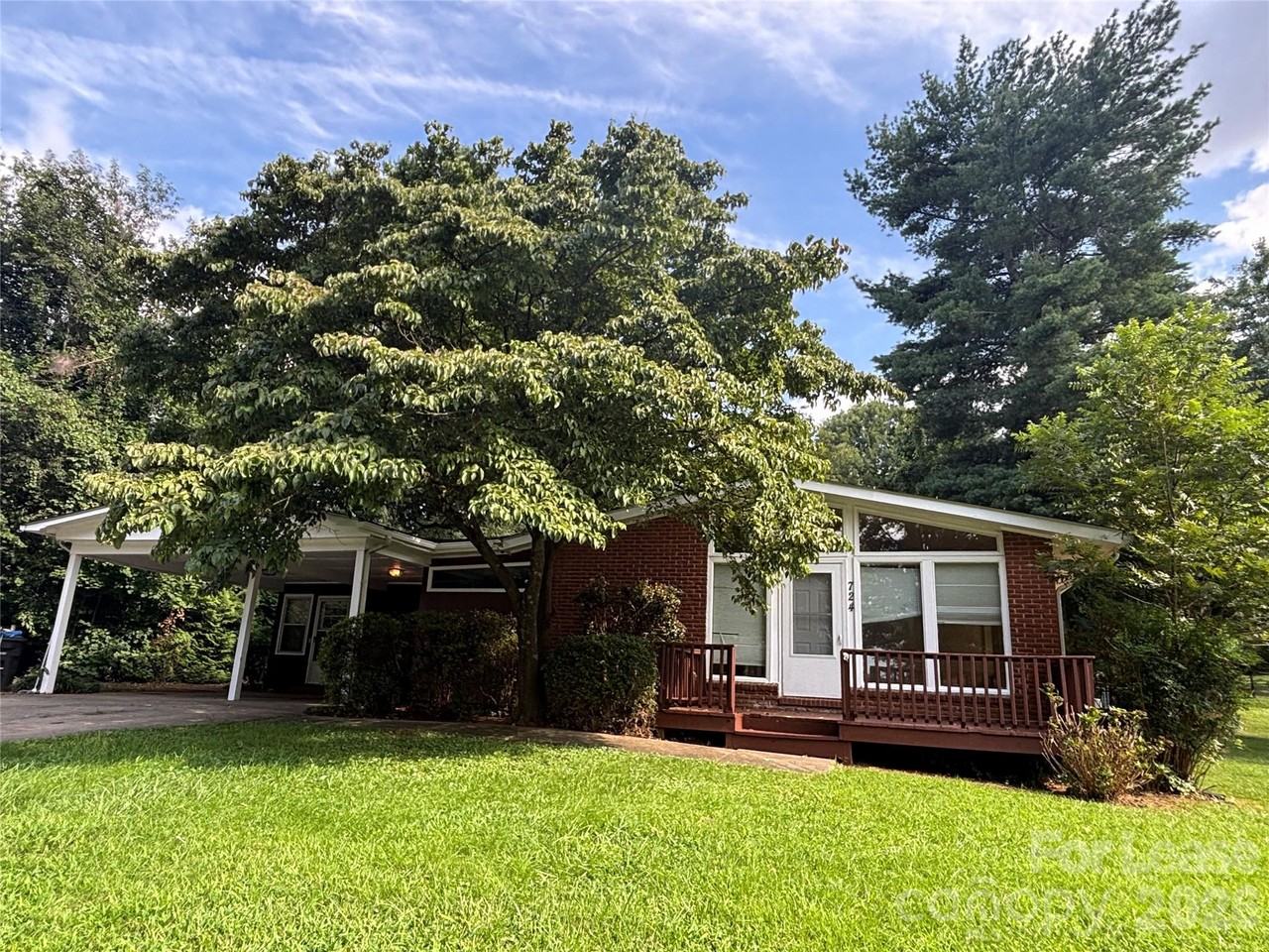724 Oakdale Dr - Photo 2 of 19