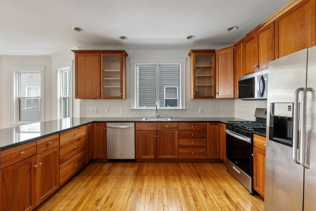 114 Trowbridge St #1 - Photo 3 of 24