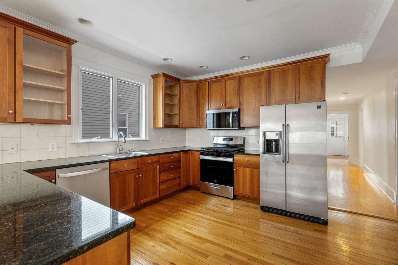 114 Trowbridge St #1 - Photo 4 of 24