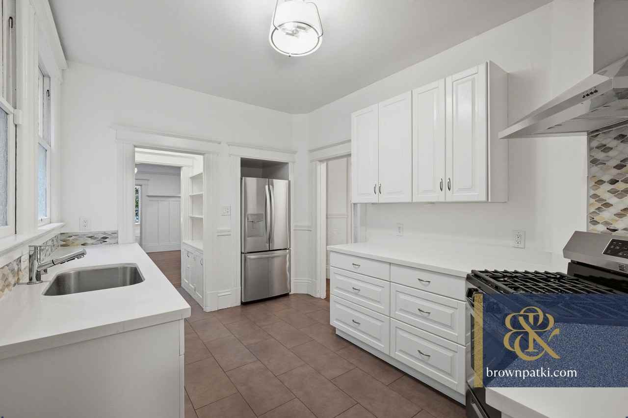 1056 Cole St - Photo 7 of 22