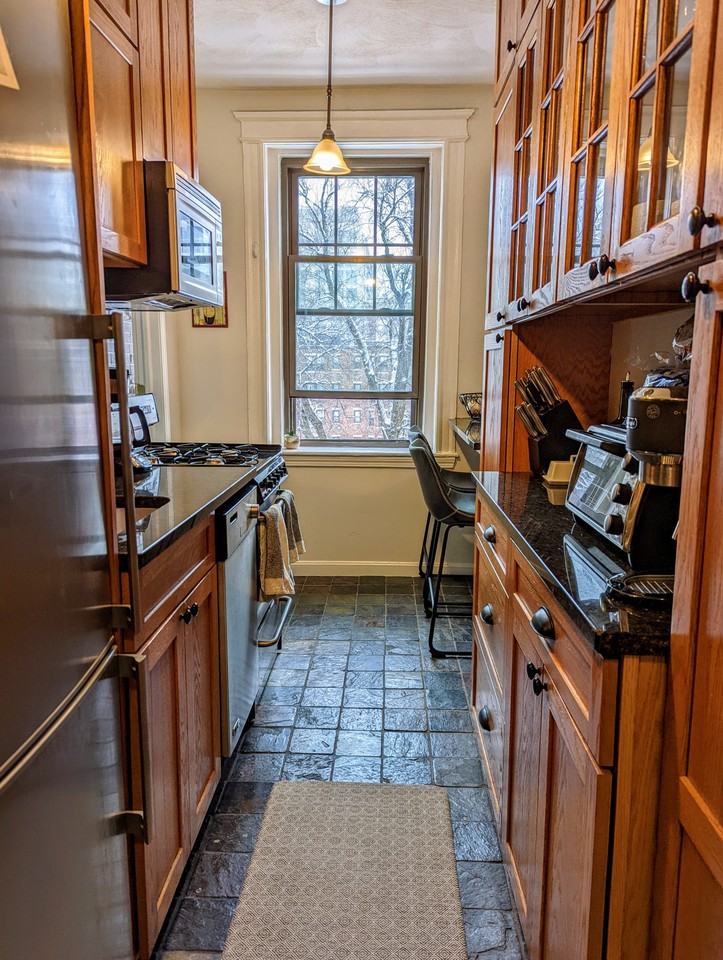 60 Queensberry St #21 - Photo 7 of 11