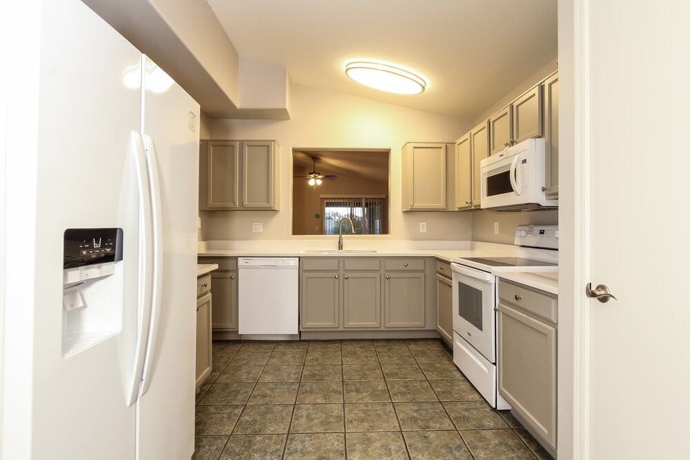 7815 W Northview Ave - Photo 6 of 16