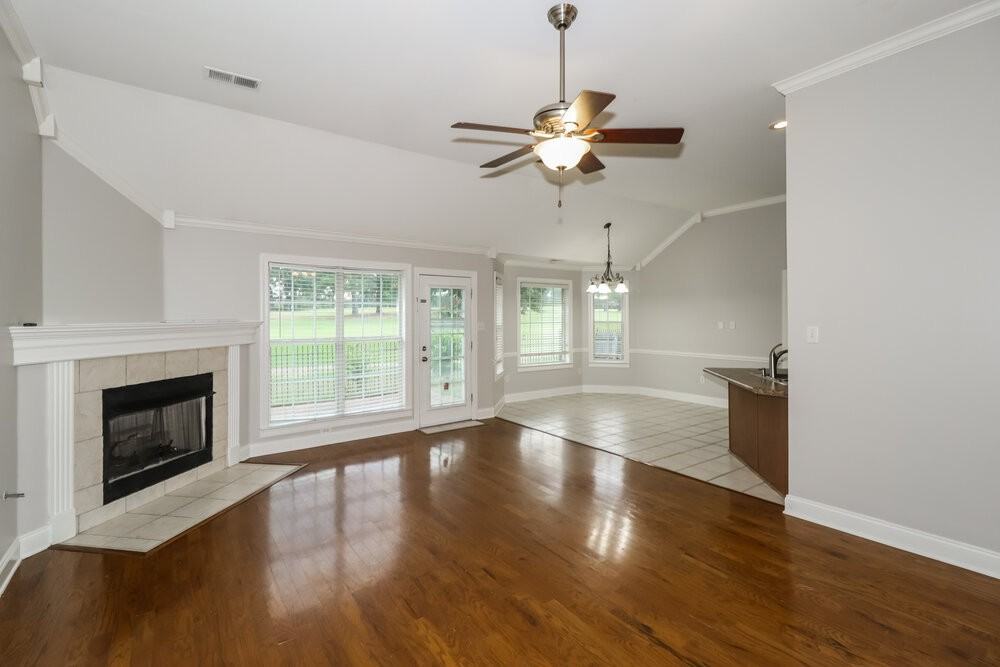 7633 Meadow Ridge Ln - Photo 7 of 20