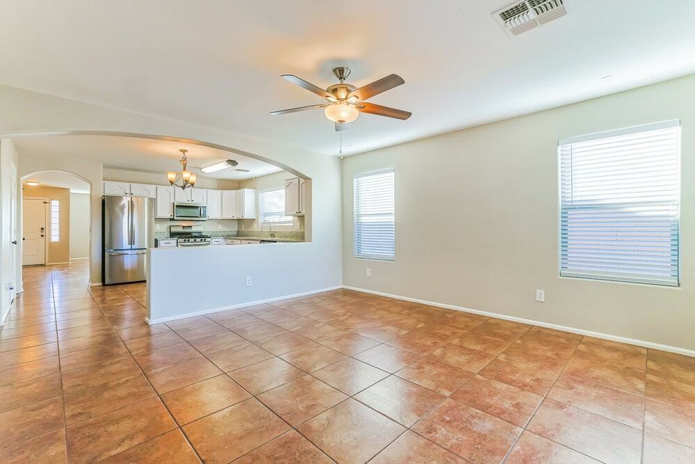 38306 N Amy Ln - Photo 4 of 16