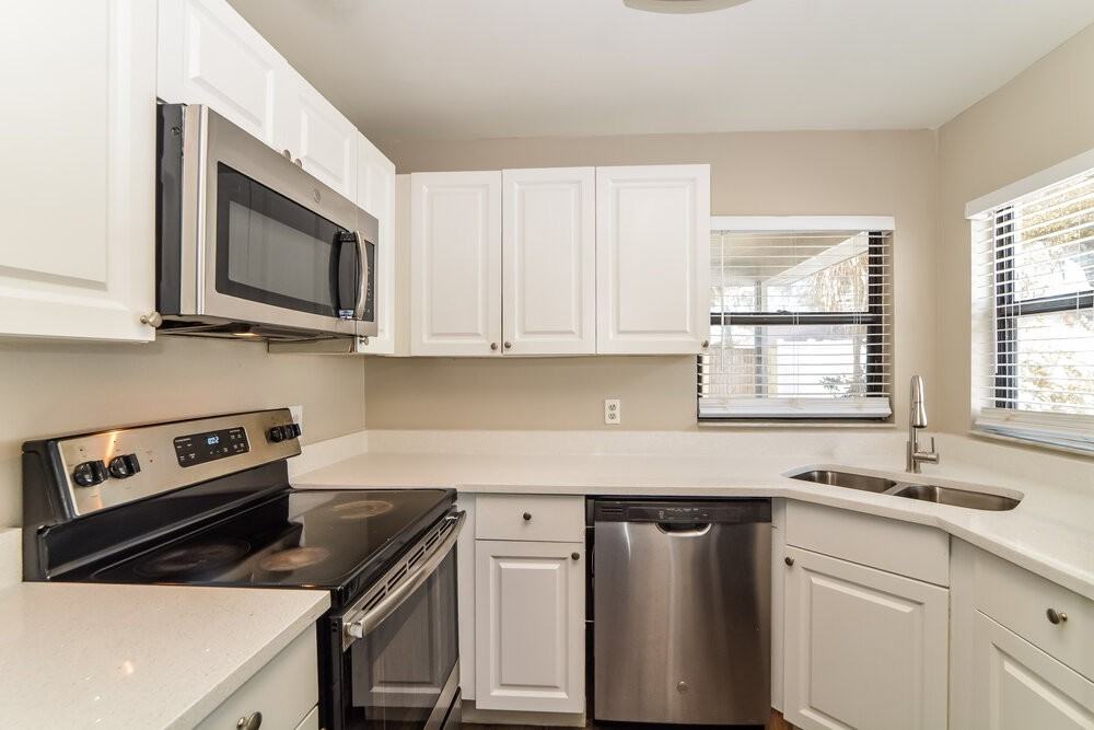 2928 Dana Ln - Photo 7 of 16