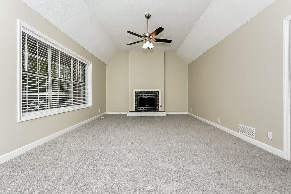 130 Maple Pl - Photo 4 of 16