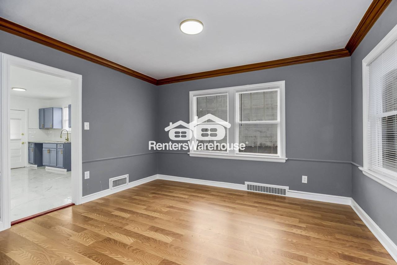 1111 E 76th St - Photo 5 of 23