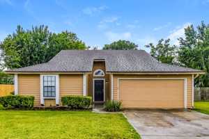 featured image of 2215 Botany St