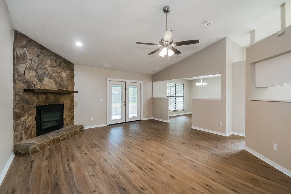 2215 Botany St - Photo 5 of 19