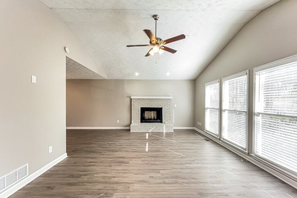 700 Gregory Manor Dr Sw - Photo 6 of 17