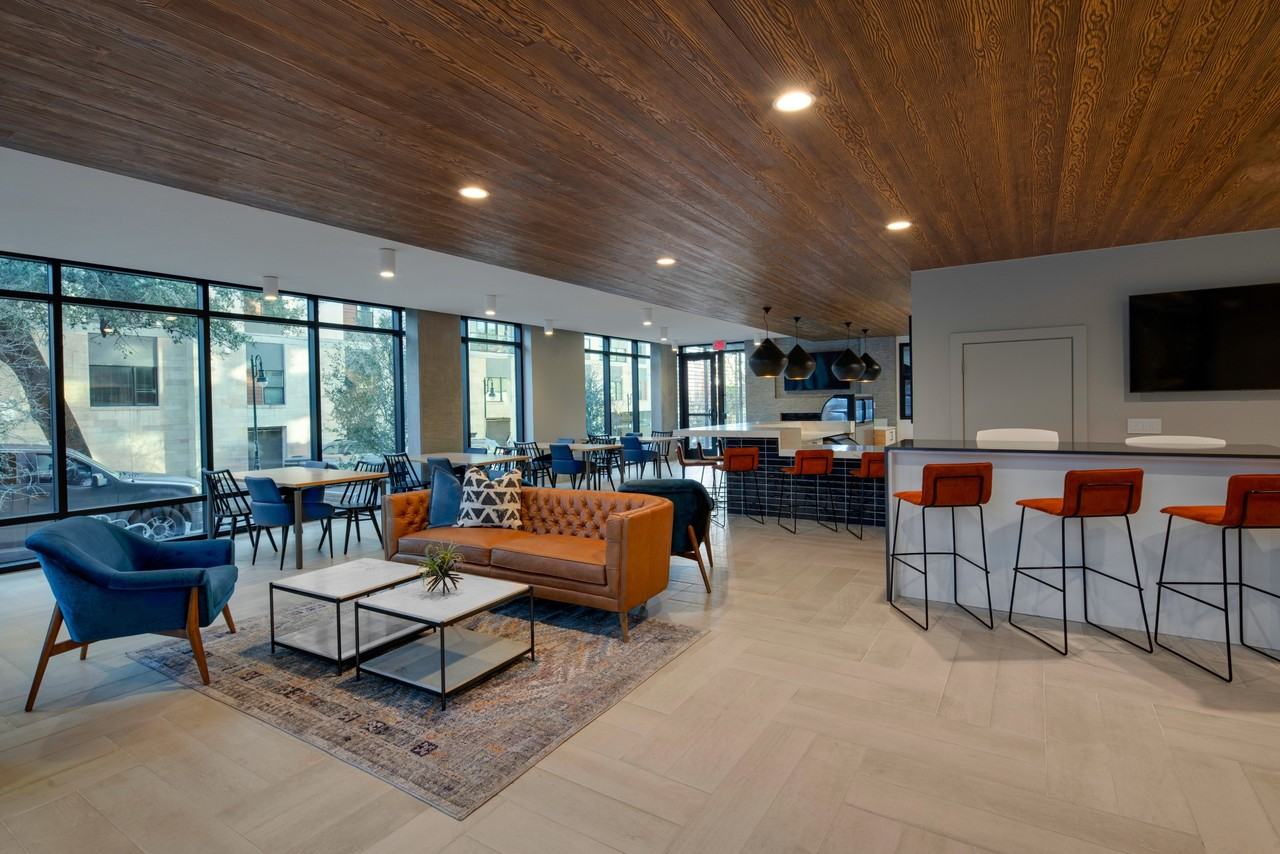 Noble 2500 | Student Housing - Photo 5 of 50