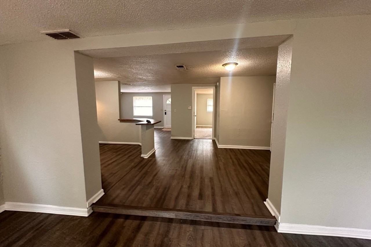 1743 Palmdale St - Photo 2 of 12