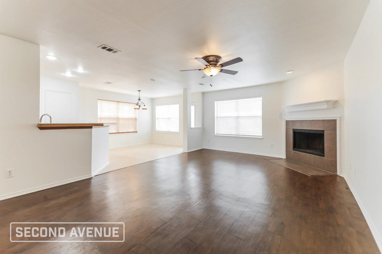 925 Warbler - Photo 4 of 28