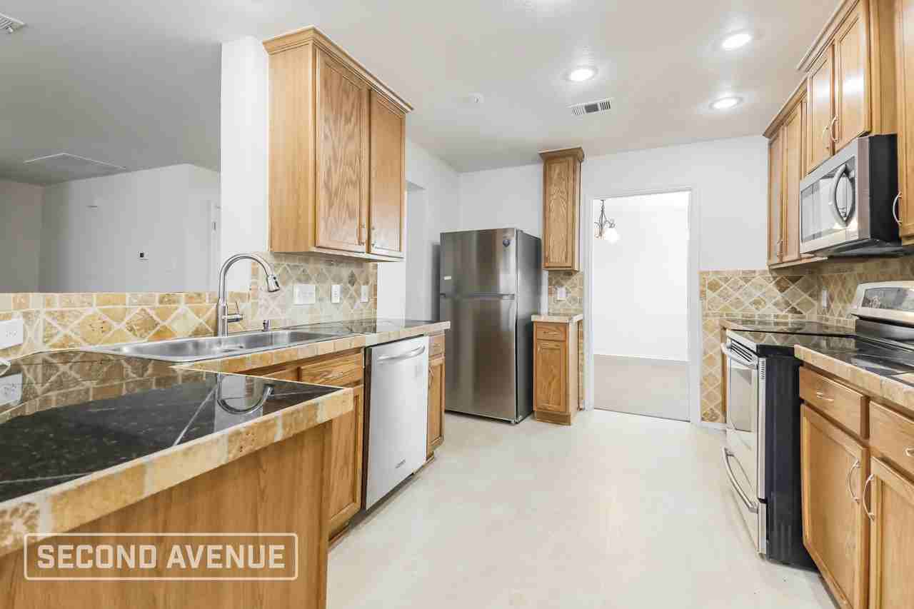 925 Warbler - Photo 5 of 28