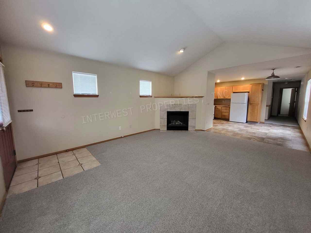 1608 Southeast 43rd Avenue - Photo 3 of 20