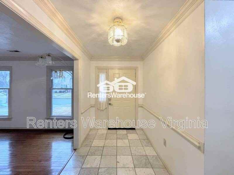 352 Peace Haven Dr - Photo 4 of 39