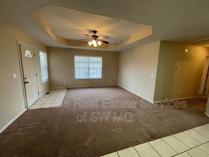 3137 W Golden Valley Ct - Photo 3 of 9
