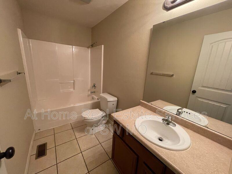 3137 W Golden Valley Ct - Photo 5 of 9